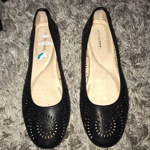 White Mountain size 10 Women’s flats-Black cutout